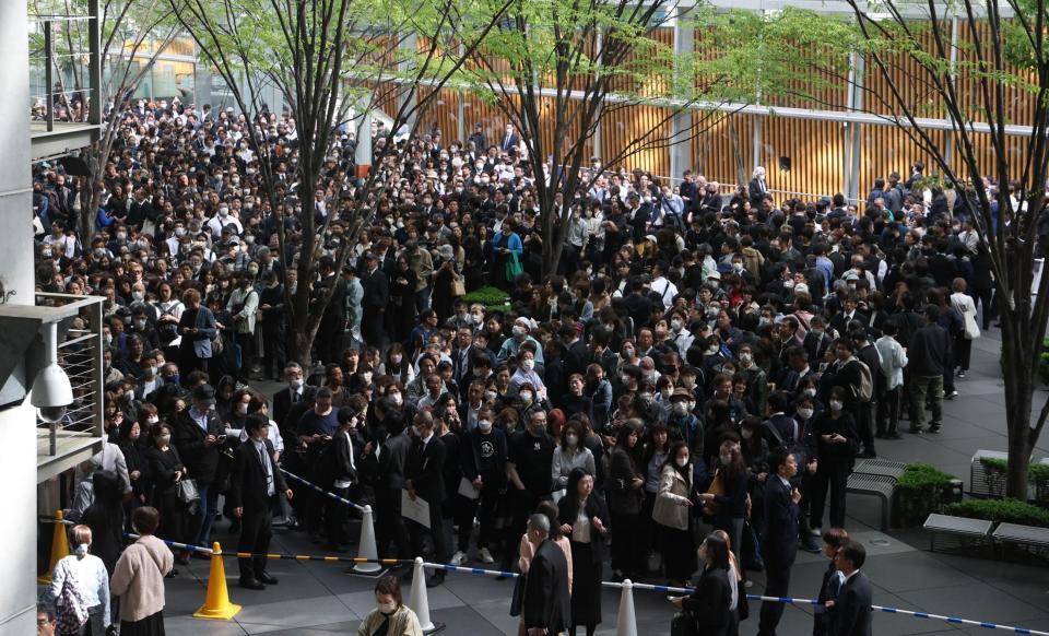 　中山美穂さんのお別れ会に参列するファン（撮影・佐々木彰尚）