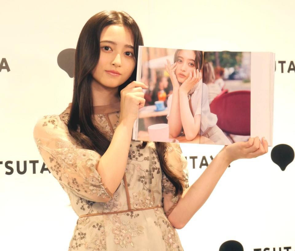 　お気に入りカットをアピールする井上和