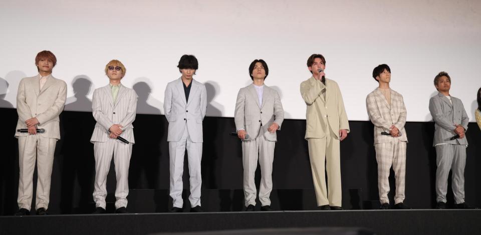 　試写会に登場した（左から）中間淳太、神山智洋、藤井流星、重岡大毅、小瀧望、濵田崇裕、桐山照史＝東京・丸の内ピカデリー１（撮影・佐々木彰尚）