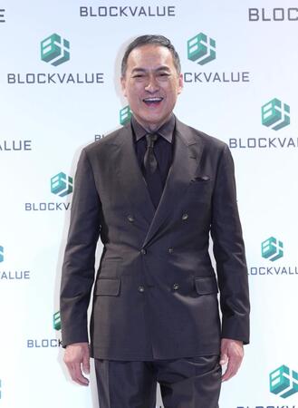 　新ＣＭ発表会に登場した渡辺謙（撮影・佐々木彰尚）