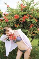 　「ＶｉＶｉ」の水着特集に登場した雑賀サクラ