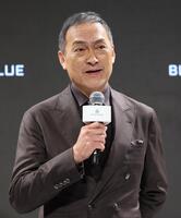 　新ＣＭ発表会に登場した渡辺謙（撮影・佐々木彰尚）