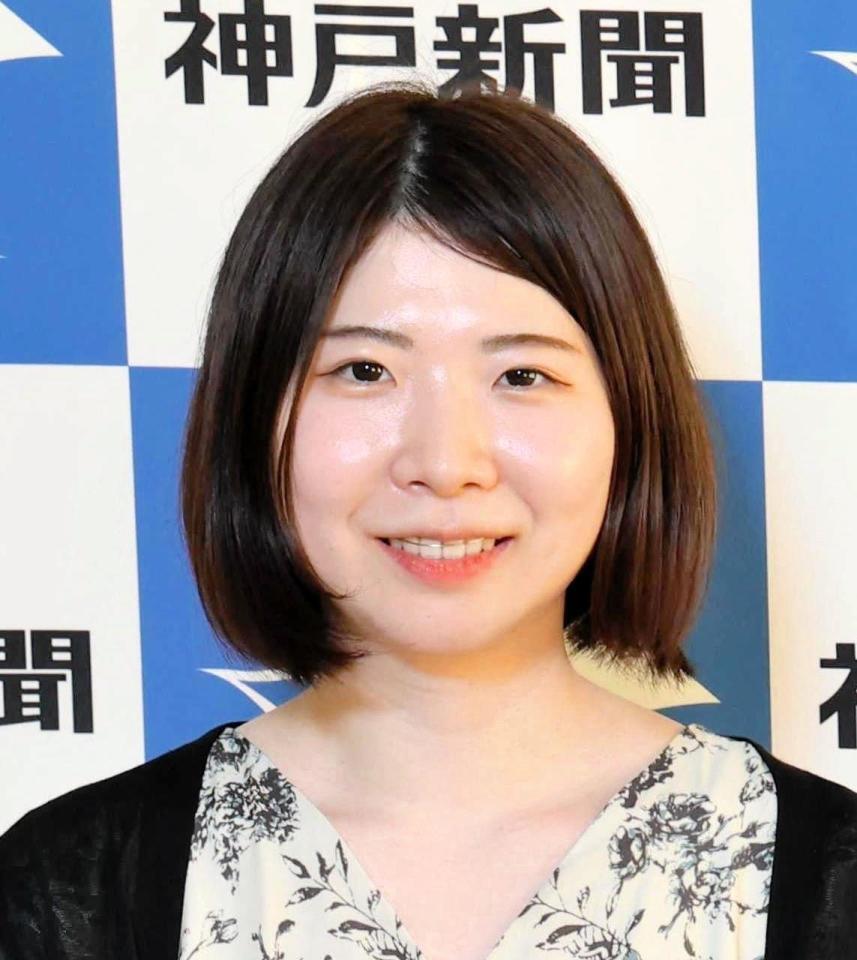 　西山朋佳女流三冠