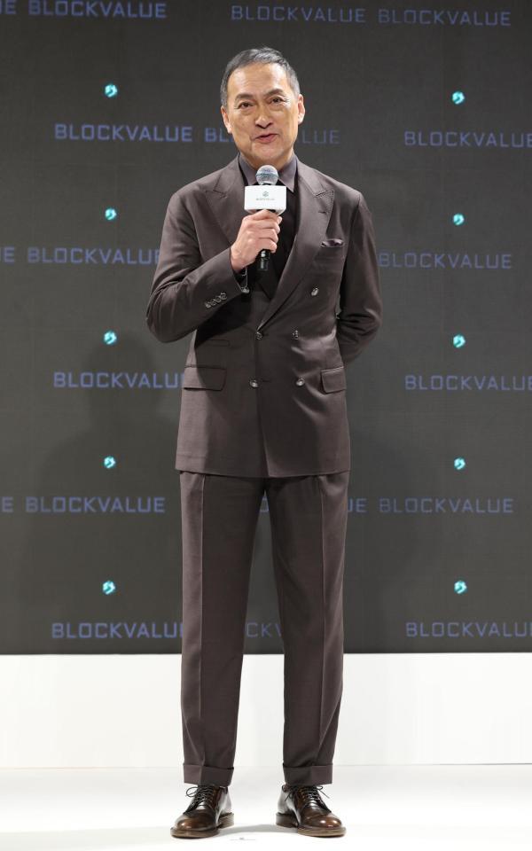 　新ＣＭ発表会に登場した渡辺謙（撮影・佐々木彰尚）