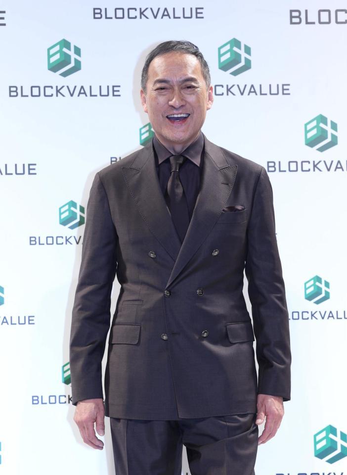 　新ＣＭ発表会に登場した渡辺謙（撮影・佐々木彰尚）