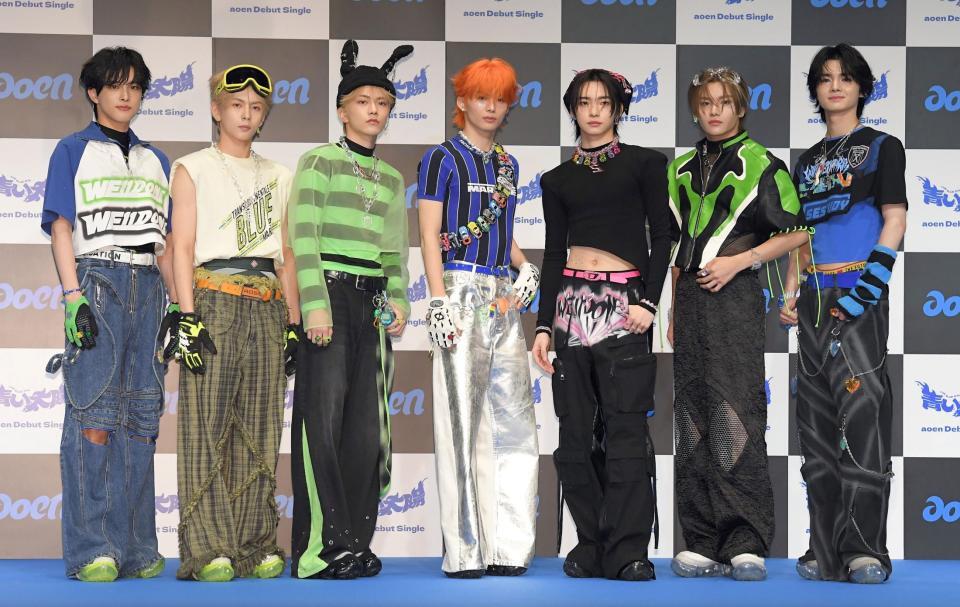 　決定したａｏｅｎのデビューメンバー（左から）優樹、琉楓、礼央、京助、颯太、雅久、ハク（撮影・佐藤厚）