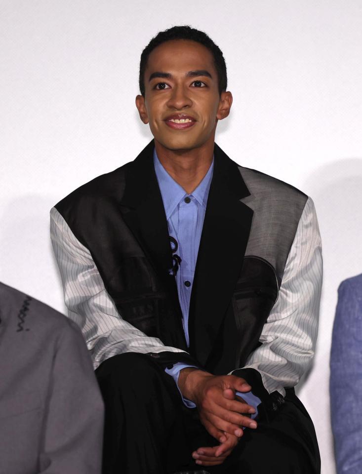 　笑顔を見せる草間リチャード敬太（撮影・佐々木彰尚）