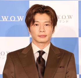 　完成報告会に登場した田中圭（撮影・佐々木彰尚）