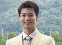 元フジ内田恭子アナ47歳の色香 背中がガバッ！白い素肌