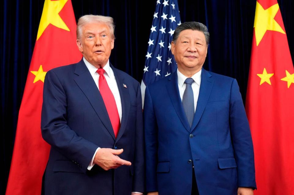 　トランプ米大統領と中国の習近平国家主席＝３０日（ＡＰ＝共同）