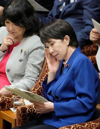 　衆院予算委で質問を聞く高市首相