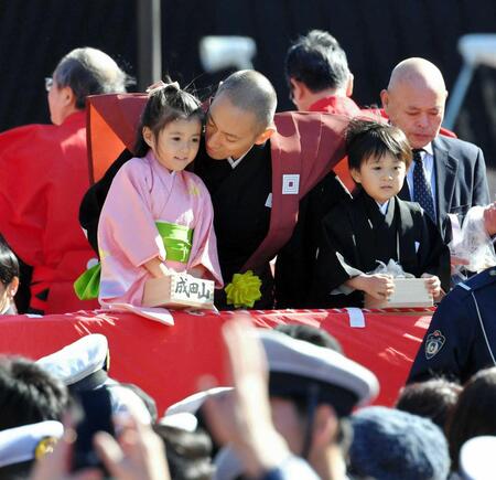 　２０１７年２月、成田山新勝寺での豆まきで