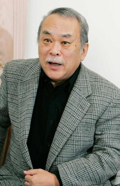 　インタビューに答える嵐山光三郎さん＝２００８年１月