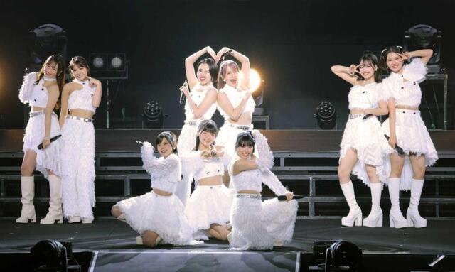 　パフォーマンスするアンジュルム