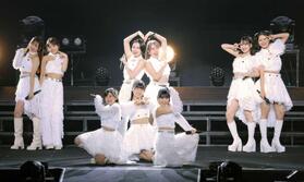 　パフォーマンスするアンジュルム