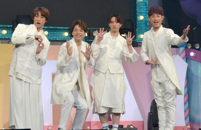 　笑顔を見せるふぉ～ゆ～の（左から）越岡裕貴、福田悠太、辰巳雄大、松崎祐介