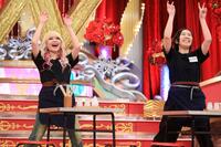 　「女芸人Ｎｏ．１決定戦　ＴＨＥ　Ｗ　２０２５」の最終決戦に臨むエルフ（左から）荒川、はる