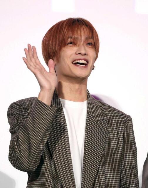 　ロマンティックポーズを決める（前列左から）髙橋ひかる、木村柾哉、上白石萌歌、高橋恭平、中島颯太、森香澄（後列同）内藤秀一郎、西垣匠、醍醐虎汰朗、犬飼貴丈、ゆうたろう、豊田裕大（撮影・金田祐二）