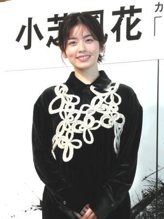 　撮影に応じる小芝風花