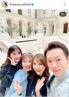 家族で。君島十和子さんのインスタグラム＠ｆｔｃｂｅａｕｔｙ．ｏｆｆｉｃｉａｌ（５月１２日付）より