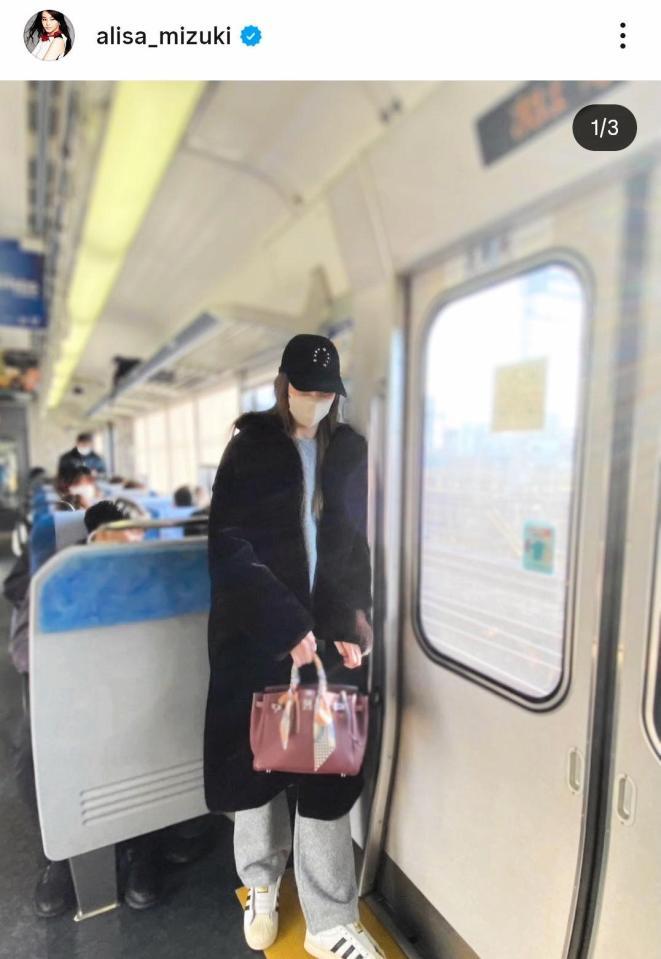 観月ありさのインスタグラム＠ａｌｉｓａ＿ｍｉｚｕｋｉ（１２月１５日付）より 