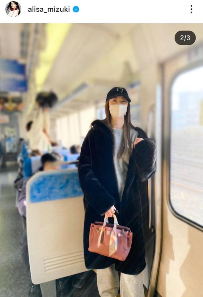 観月ありさのインスタグラム＠ａｌｉｓａ＿ｍｉｚｕｋｉ（１２月１５日付）より 