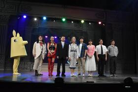 公開ゲネプロを行った（左から）後藤ひろひと氏、山崎真実、波岡一喜、紅ゆずる、水田航生、松井愛莉、男性ブランコ・浦井のりひろ、平井まさあき