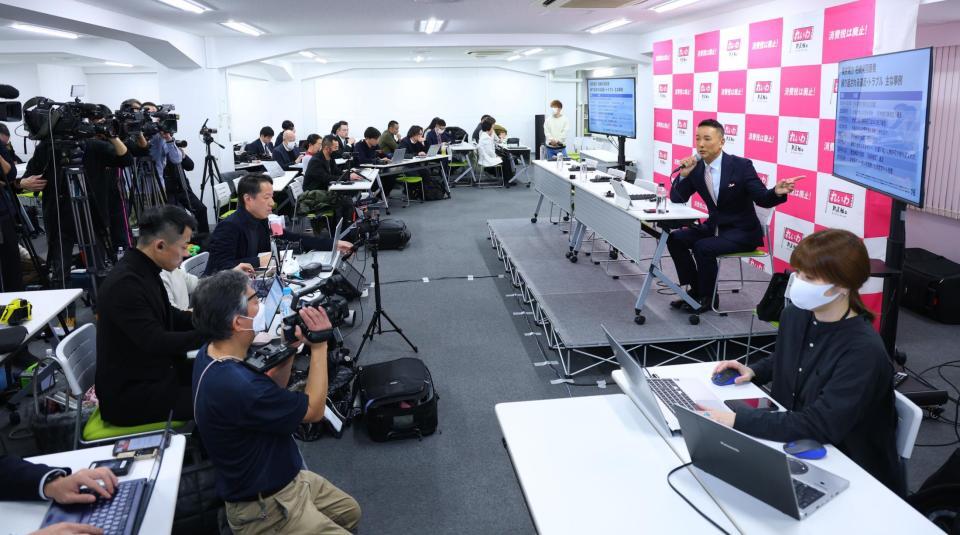 議員辞職に関して取材に応じるれいわ新選組・山本太郎代表（撮影・金田祐二）