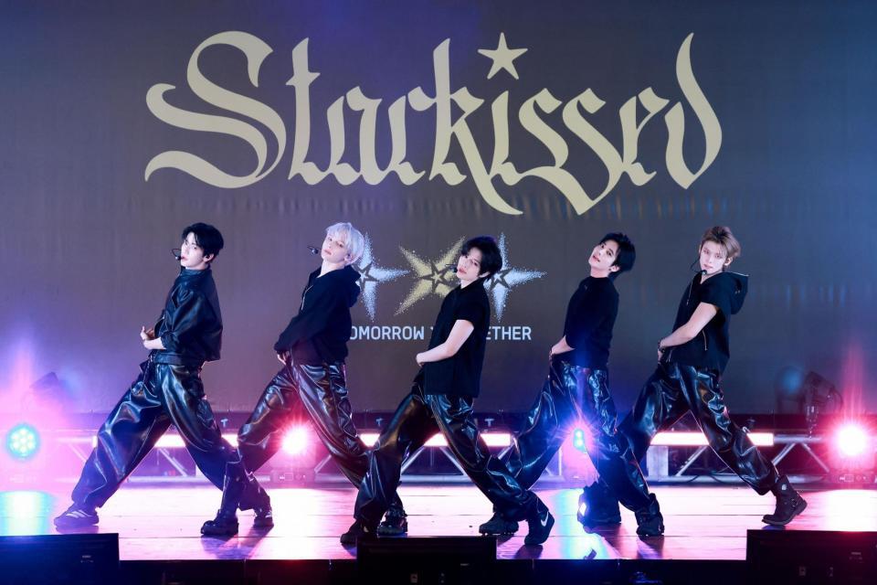 ＴＯＭＯＲＲＯＷ　Ｘ　ＴＯＧＥＴＨＥＲⓟ＆©　ＢＩＧＨＩＴ　ＭＵＳＩＣ