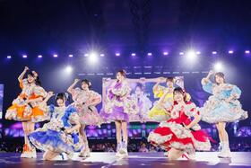 パフォーマンスで魅了するＳＷＥＥＴ　ＳＴＥＡＤＹの（左から）庄司なぎさ、奥田彩友、栗田なつか、塩川莉世、山内咲奈、白石まゆみ、音井結衣（撮影：ヨシモリユウナ）