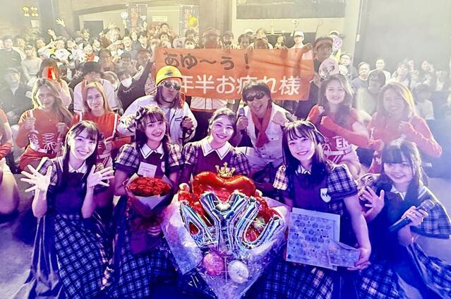 卒業コンサートを行った】ＫＯＢｅｒｒｉｅＳ♪の深田あゆみ（前列中央）