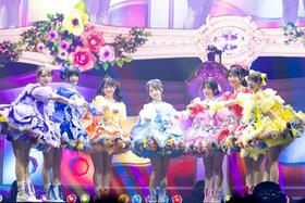 笑顔を見せるＳＷＥＥＴ　ＳＴＥＡＤＹの（左から）塩川莉世、奥田彩友、庄司なぎさ、音井結衣、栗田なつか、白石まゆみ、山内咲奈（撮影：ヨシモリユウナ、河村美貴）