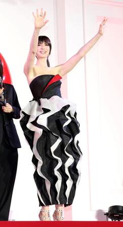 ６日の映画「プラダを着た悪魔２」来日スペシャルイベントに登場したアン・ハサウェイ（撮影・伊藤笙子）