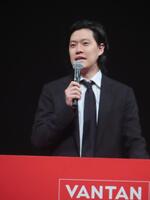 入学式にサプライズゲストとして出席した粗品