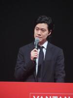 入学式にサプライズゲストとして出席した粗品