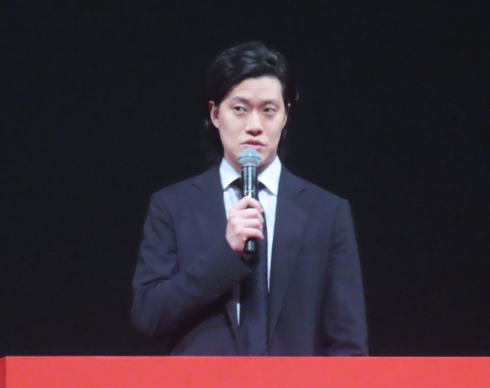 入学式にサプライズゲストとして出席した粗品