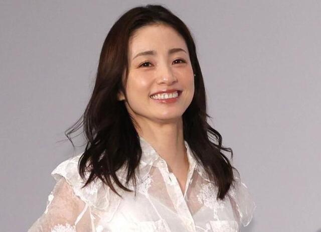 ワイプに突然、ノースリーブの上戸彩