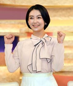 　ガッツポーズで気合を見せる和久田麻由子アナ（撮影・佐藤厚）