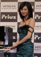 日立の新CMに登場する伊東美咲＝０５年８月