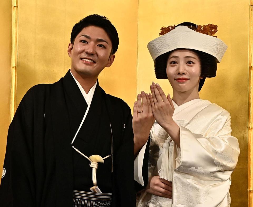 ３０日に挙式を行った新郎の中村橋之助（左）と新婦の能條愛未