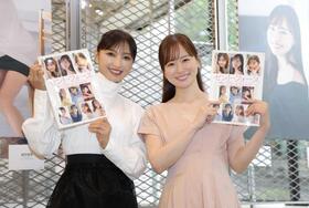 オフィシャルブックを手に笑顔の望月理恵（左）と皆藤愛子（撮影・吉澤敬太）