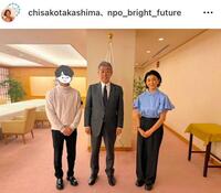 長男（左）らと。２４年１２月２４日付の高嶋ちさ子のインスタグラム＠ｃｈｉｓａｋｏｔａｋａｓｈｉｍａより
