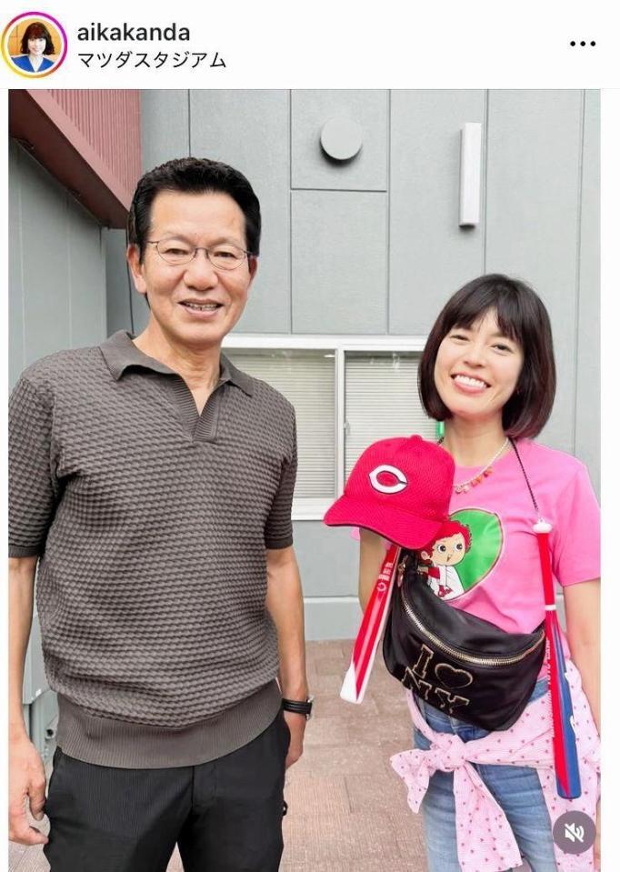 大野豊氏と。マツダスタジアムで。神田愛花のインスタグラム＠ａｉｋａｋａｎｄａ（９月６日付）より