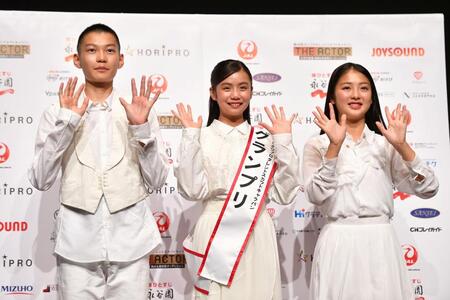 賞を獲得した（左から）小林丞之介さん、田淵結真さん、廣岡はなのさん（撮影・千葉大輝）