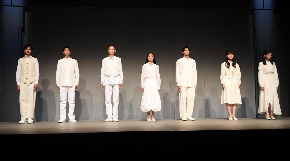 登壇した（左から）木村幸誠さん、深谷奏士郎さん、小林丞之介さん、廣岡はなのさん、福田健介さん、山崎杏さん、田淵結真さん（撮影・千葉大輝）
