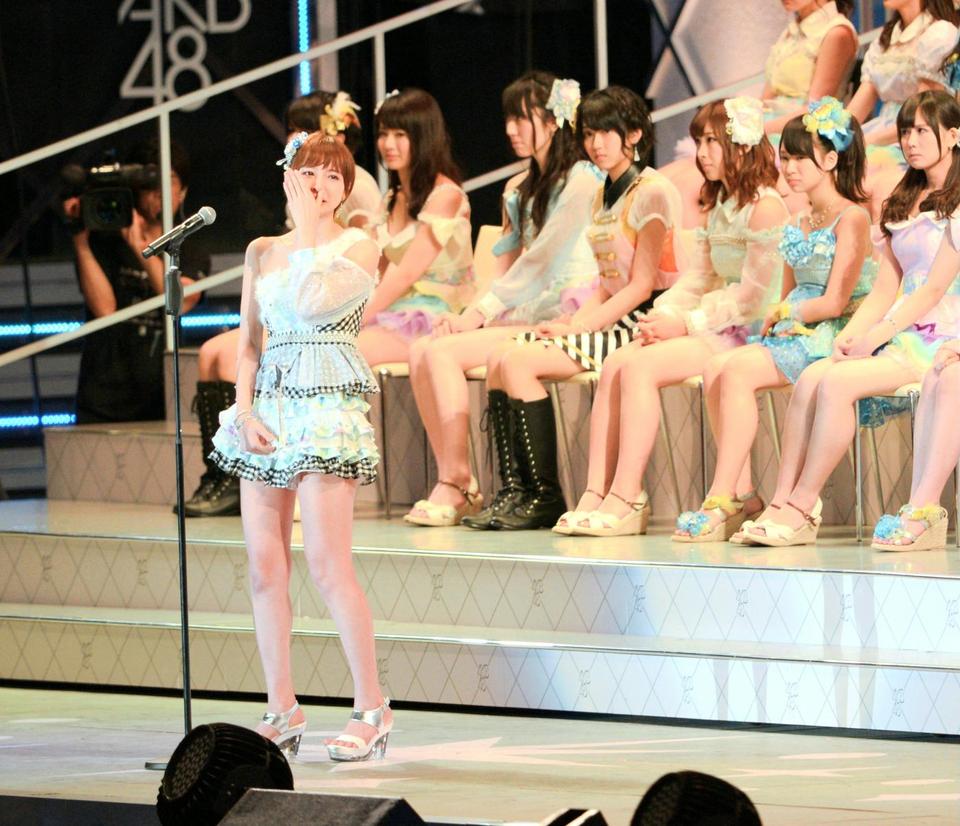 　５位に輝いた篠田麻里子は卒業を宣言。ファンをからのマリココールに涙ぐむ