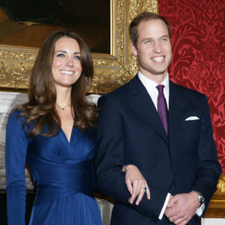 婚約会見の際に着用したドレスを売り出すことになった英キャサリン妃とウィリアム王子