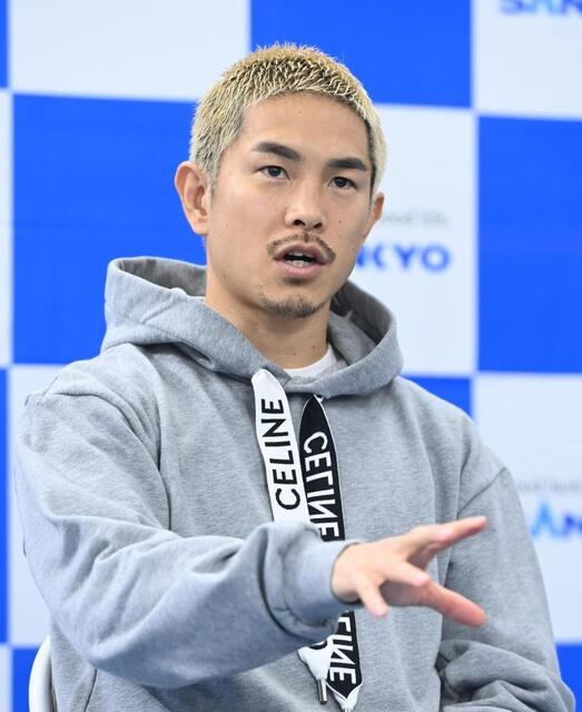 　大晦日の世界戦を発表した井岡一翔（撮影・園田高夫）