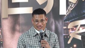 設定し直された世界戦について語る平岡アンディ