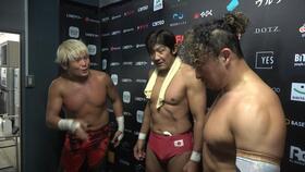 試合を振り返る（左から）拳王、船木誠勝、丸藤正道